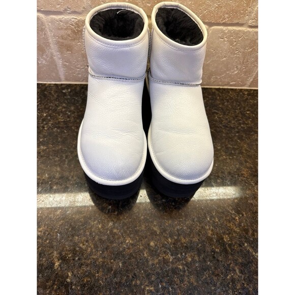 UGG Women's Classic Mini Warm-Lined Platform Booties White Size 10 EUC - Picture 4 of 10